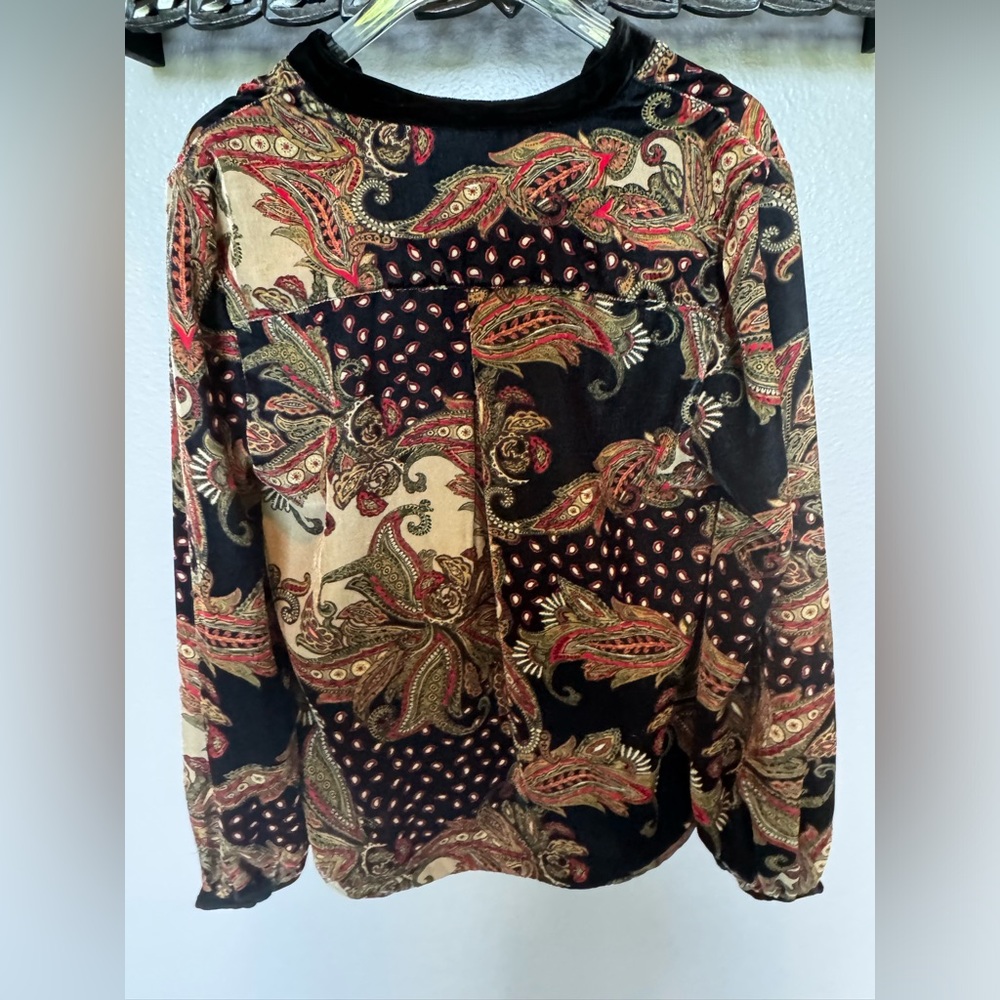 Woman’s S Soft Surrounding Top - image 2